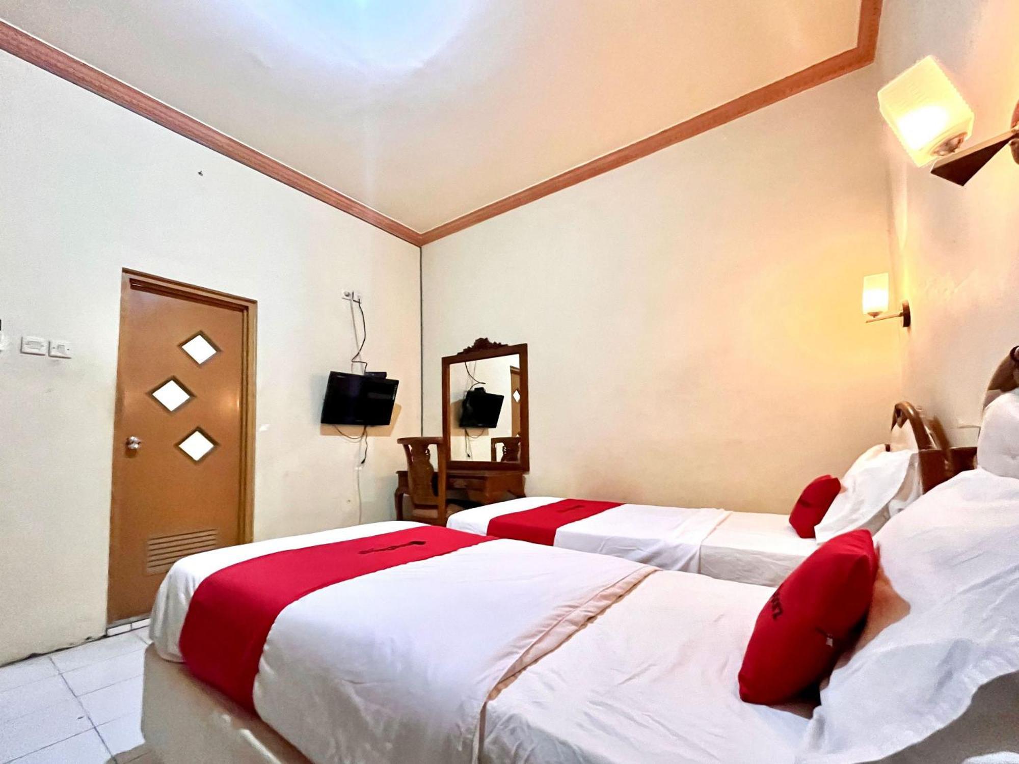 Reddoorz At Hotel Madani Syariah Lempuyangan Yogyakarta Extérieur photo